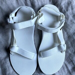 TEVA ORIGINAL UNIVERSAL Women white  size 9